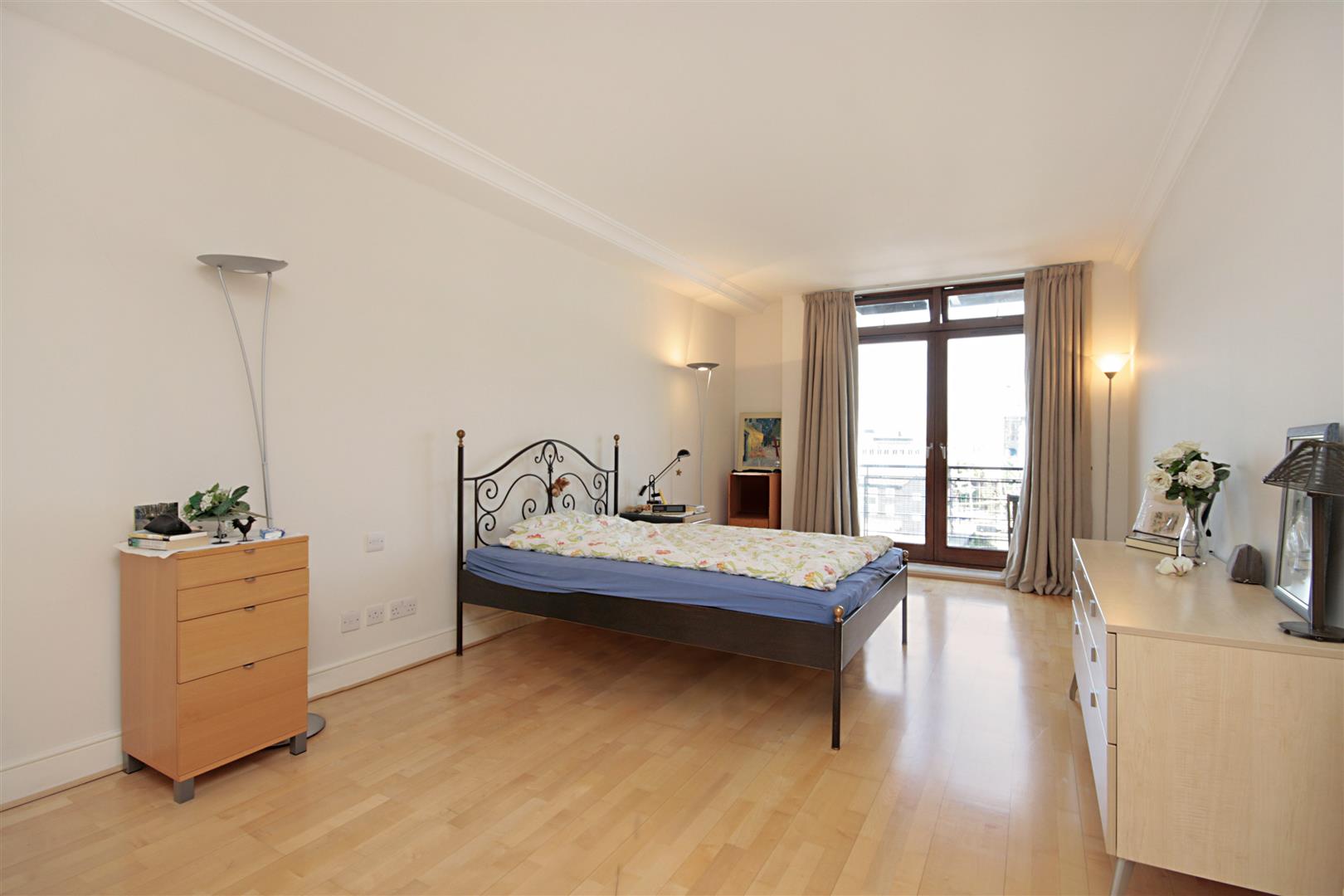 Flat Thomas More Street in Greater London