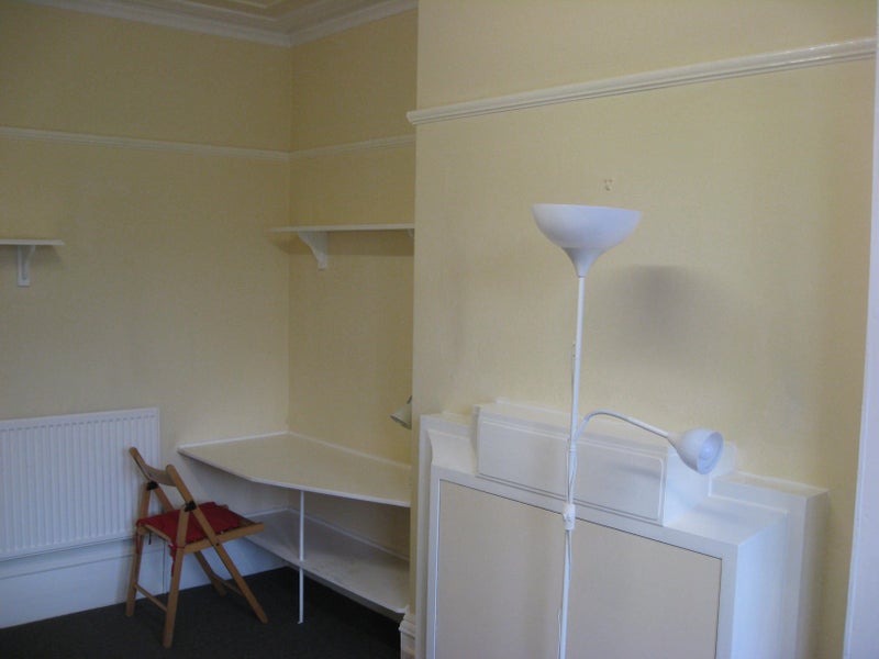Room Kirkstall Lane in Leeds