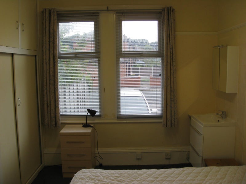 Room Kirkstall Lane in Leeds