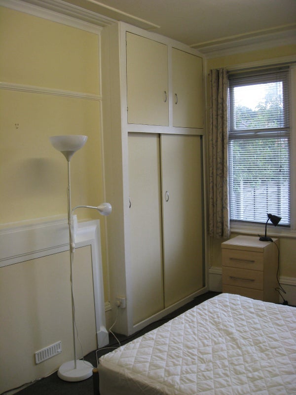 Room Kirkstall Lane in Leeds