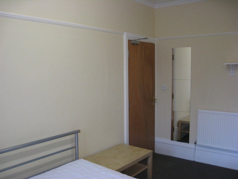 Room Kirkstall Lane in Leeds