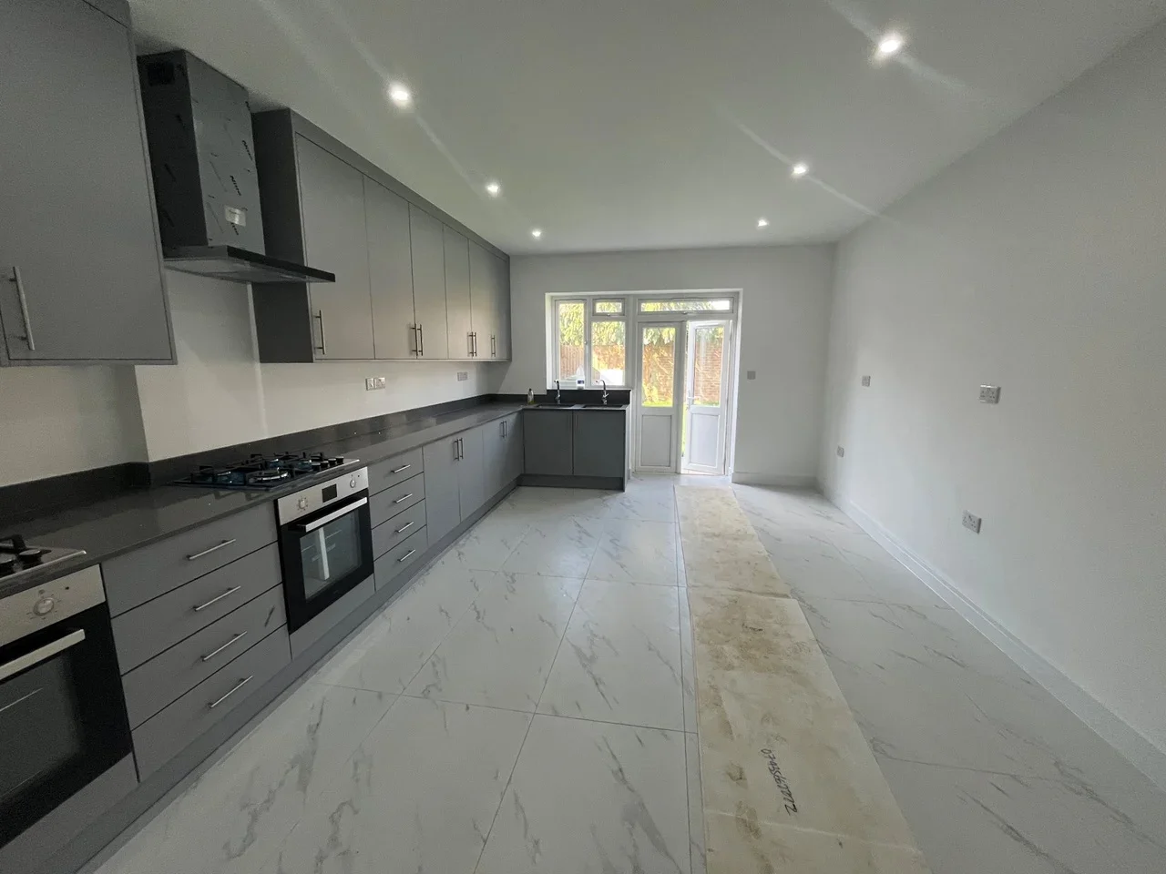 Room Talbot Road in Borough of Spelthorne