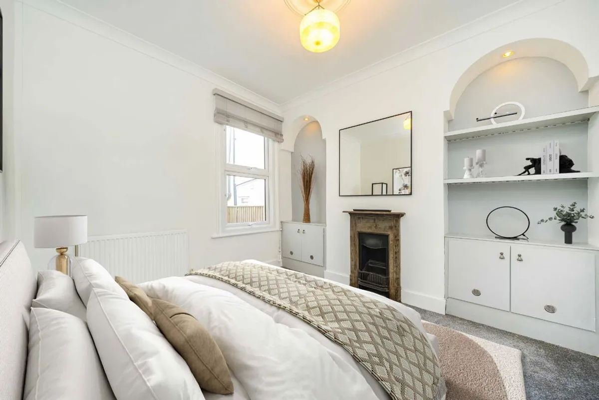 Flat Strathville Road in Greater London
