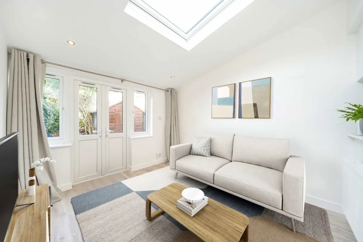 Flat Strathville Road in Greater London