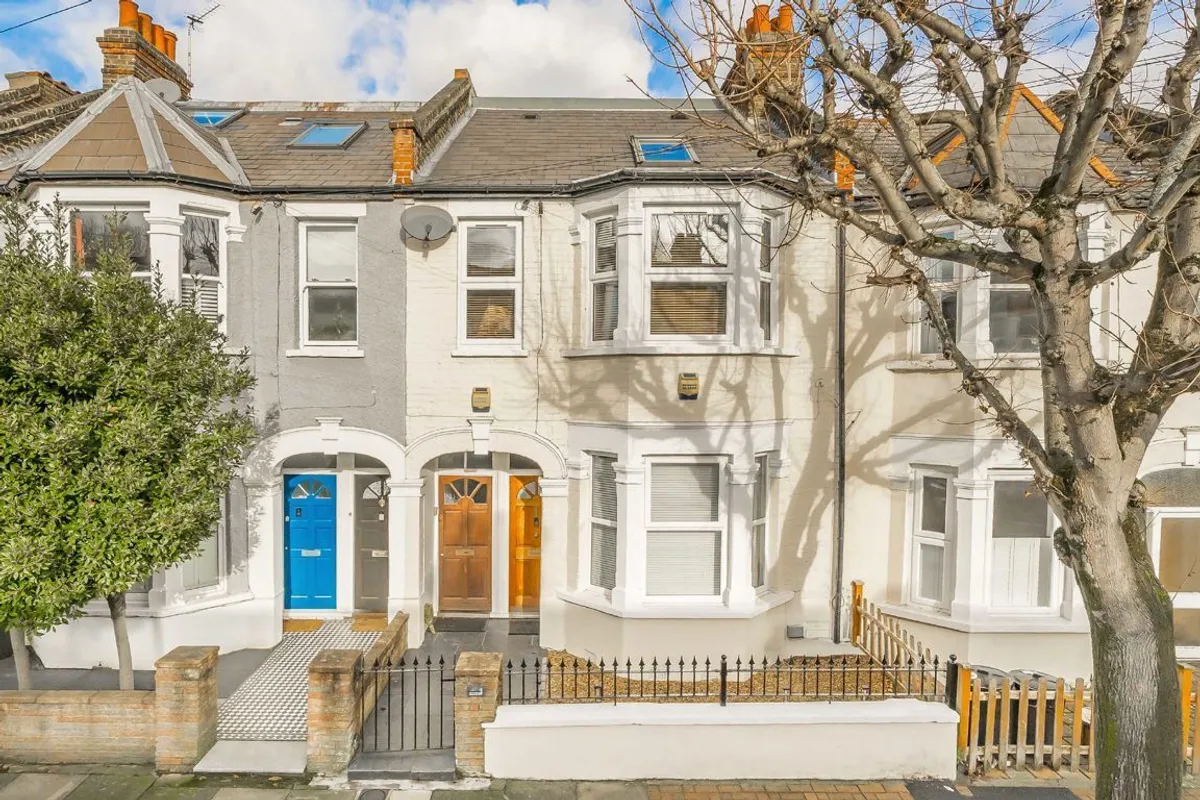 Flat Strathville Road in Greater London
