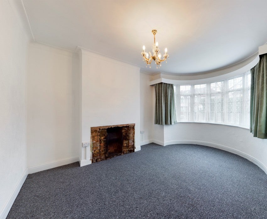 Flat Victoria Road in Greater London