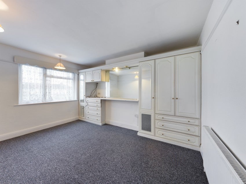 Flat Victoria Road in Greater London