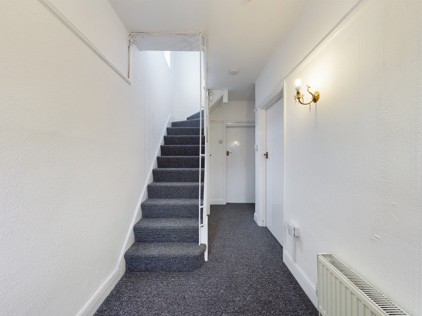 Flat Victoria Road in Greater London
