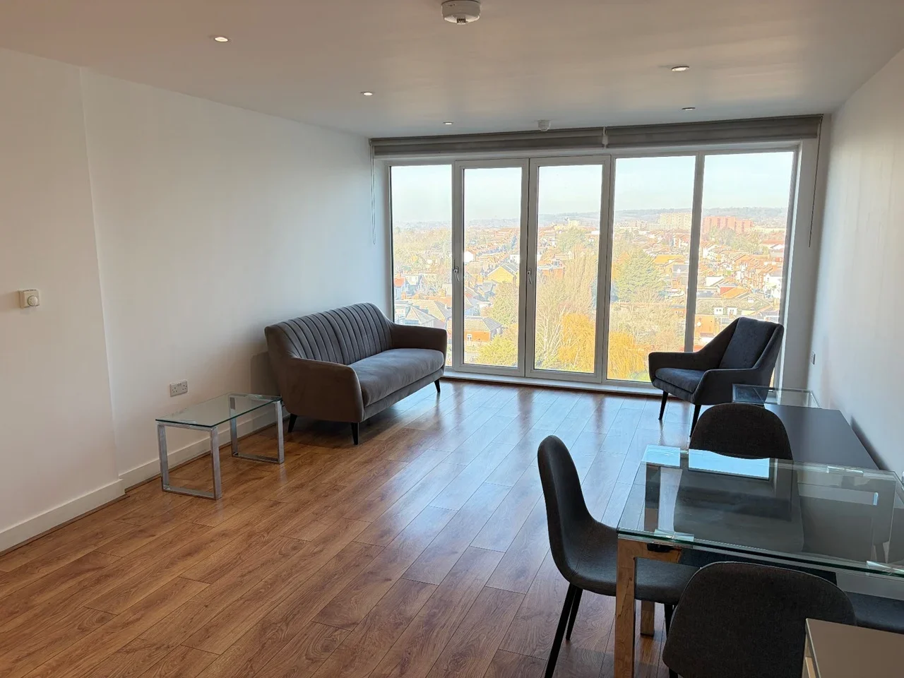 Flat Greenhill Way in Greater London