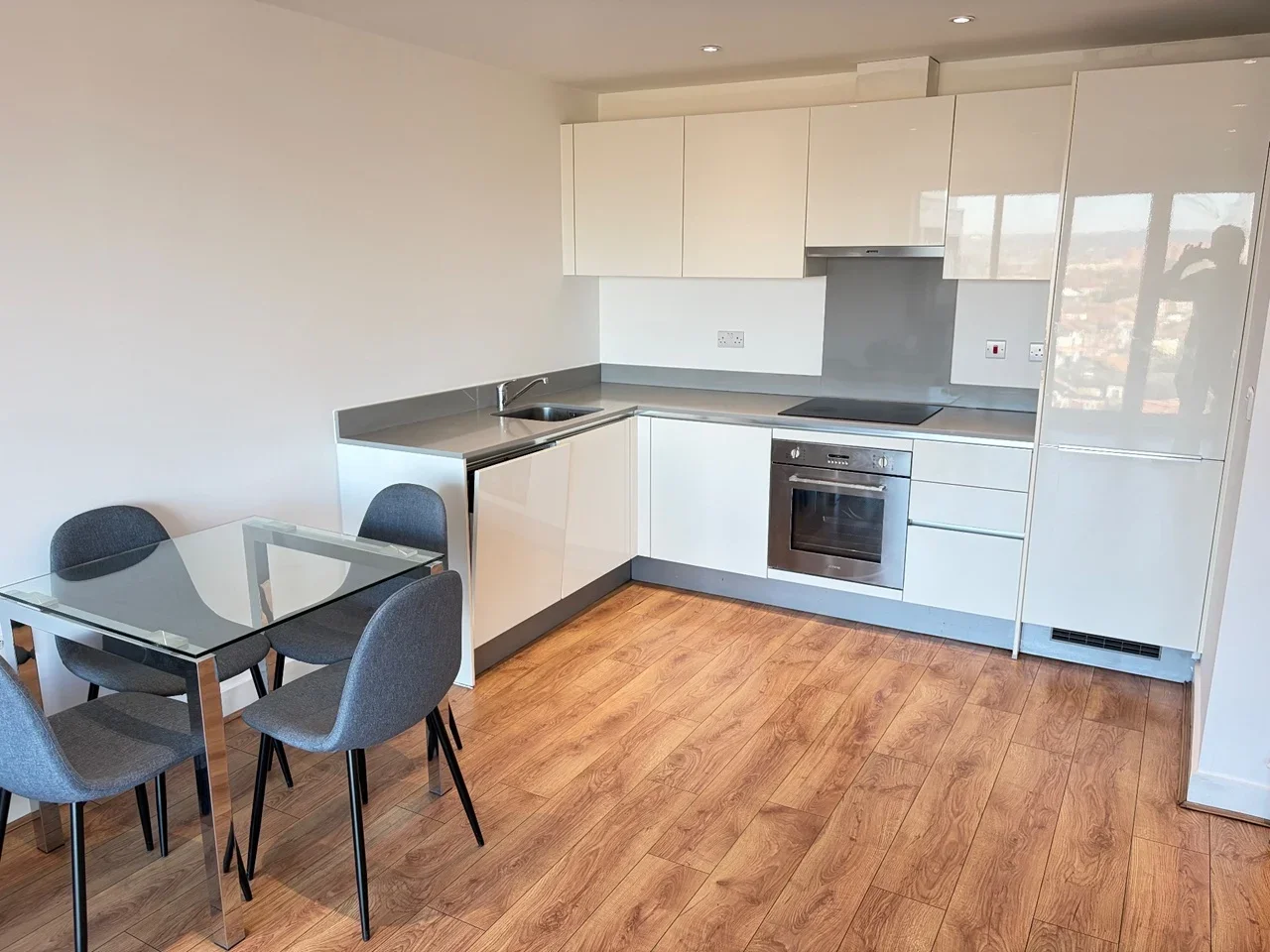 Flat Greenhill Way in Greater London