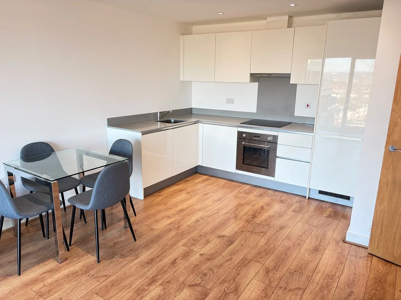 Flat Greenhill Way in Greater London