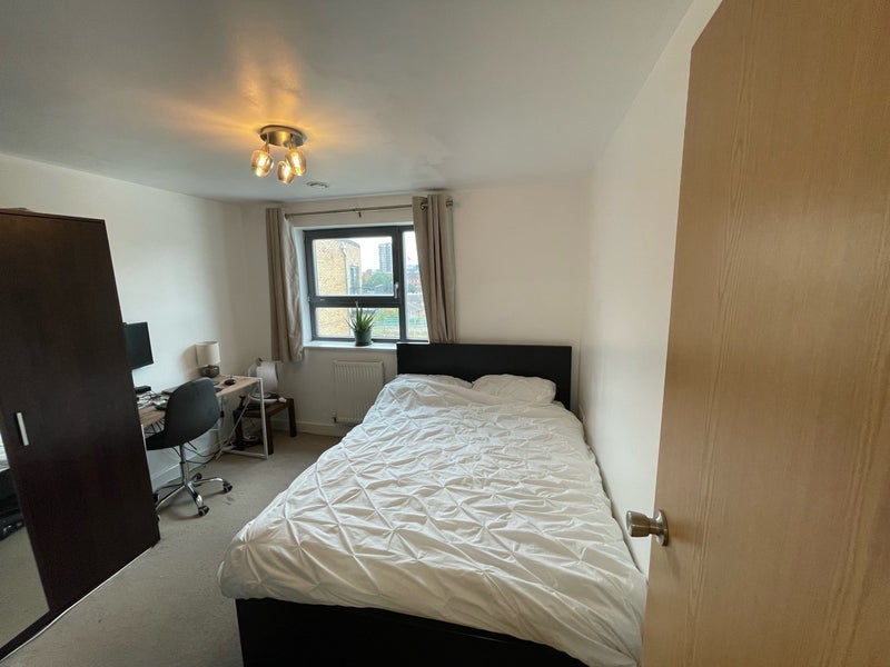 Room Cheshire Street in Greater London