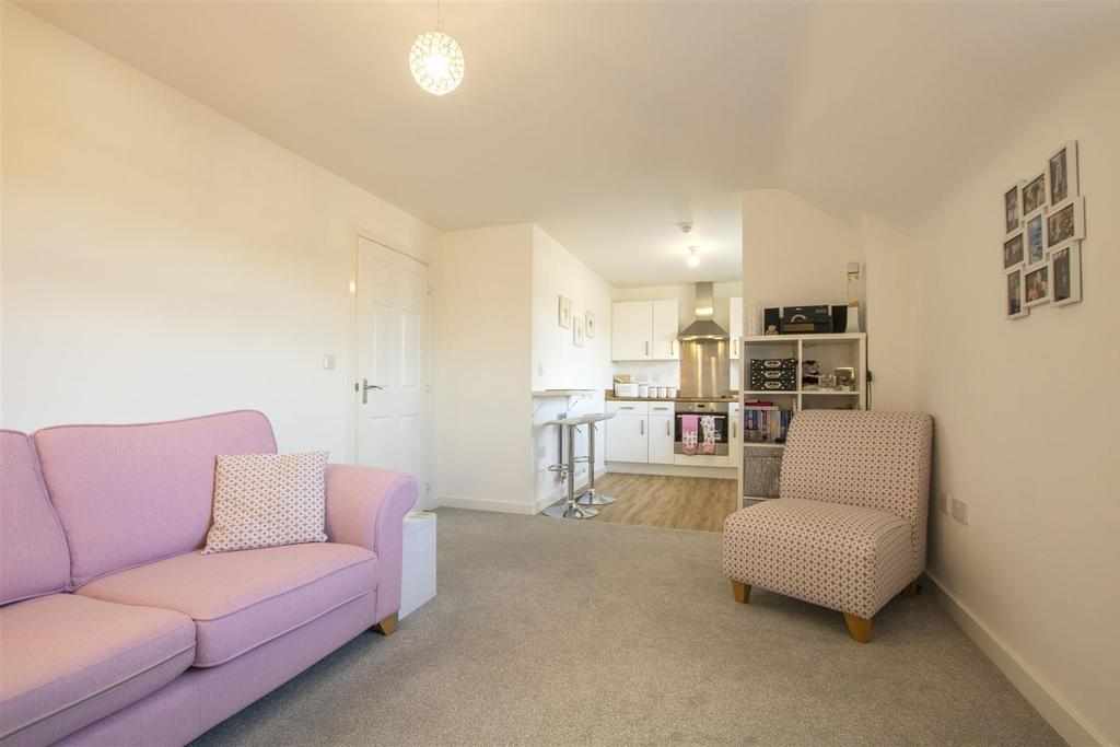 Flat Escelie Way in Birmingham