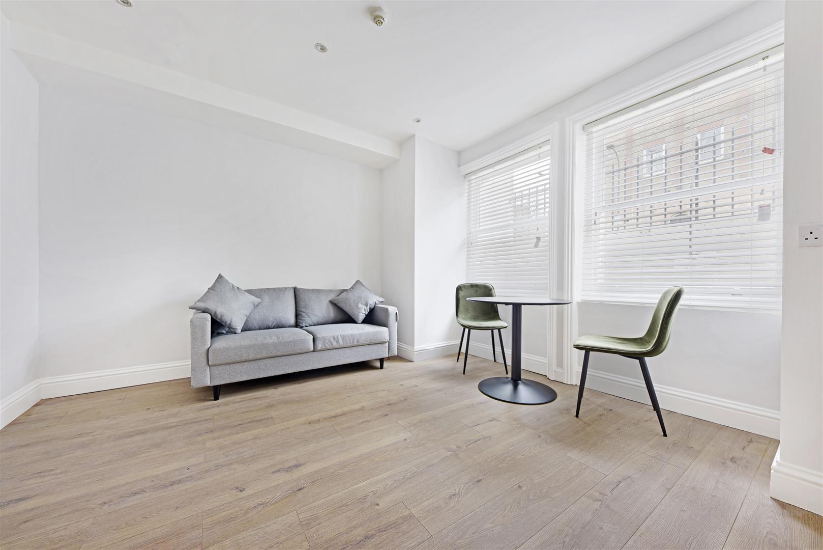 Flat Stanwick Road in Greater London