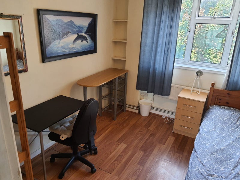 Room Harrison Street in Greater London
