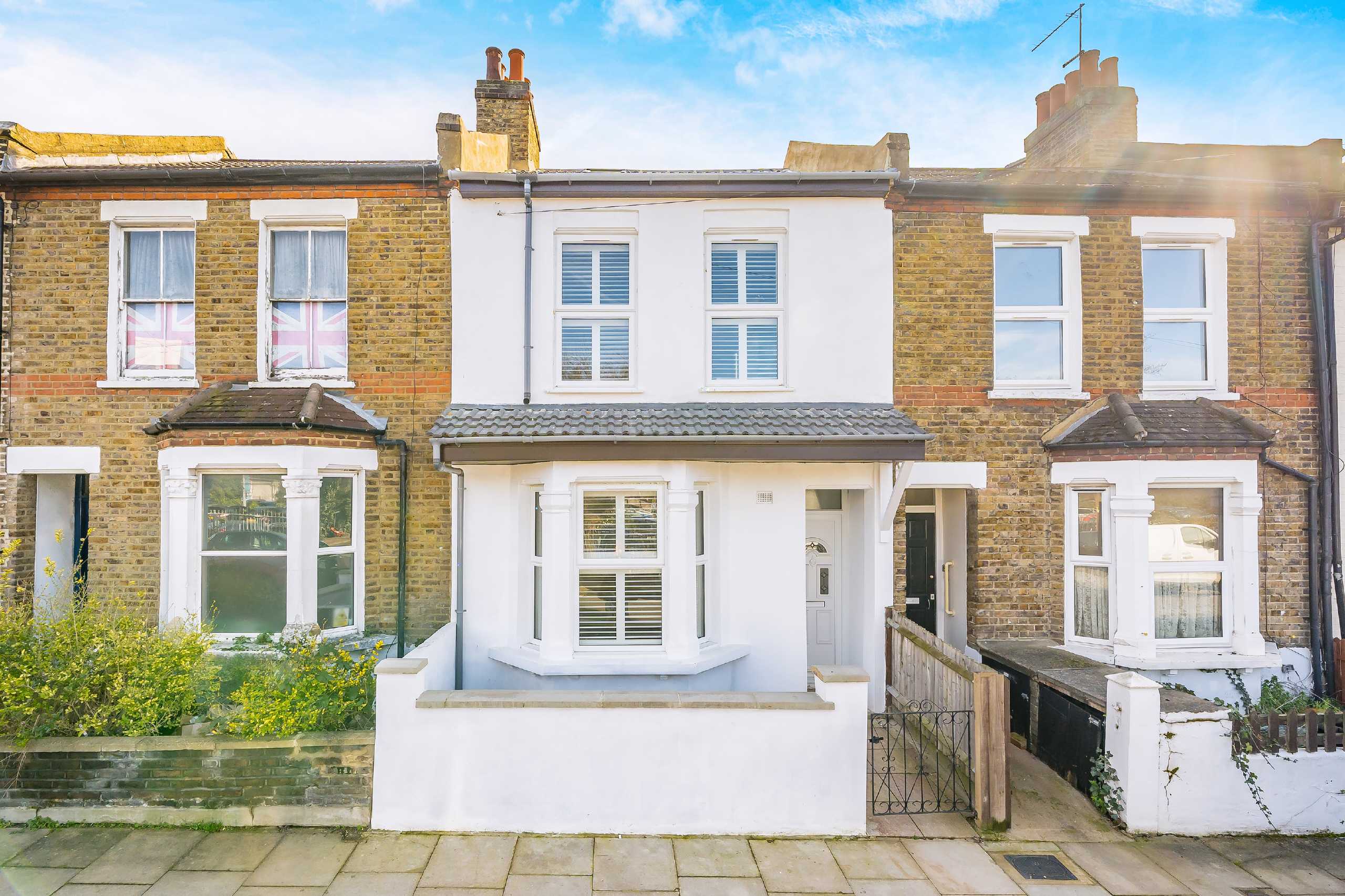 Flat Maybury Street in Greater London