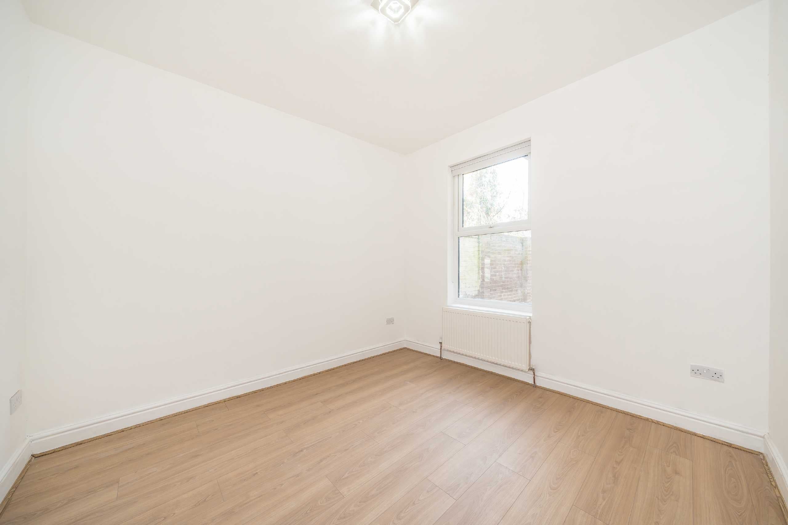 Flat Maybury Street in Greater London