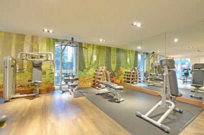 Flat Tizzard Grove in Greater London