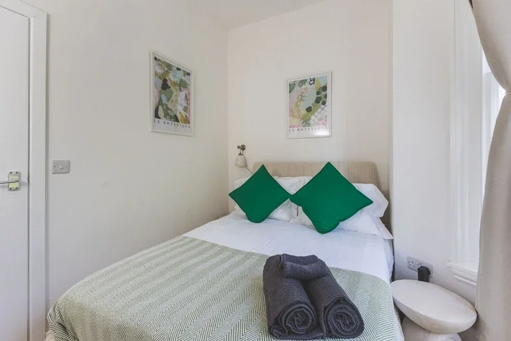 Flat Kelvin Road in Greater London
