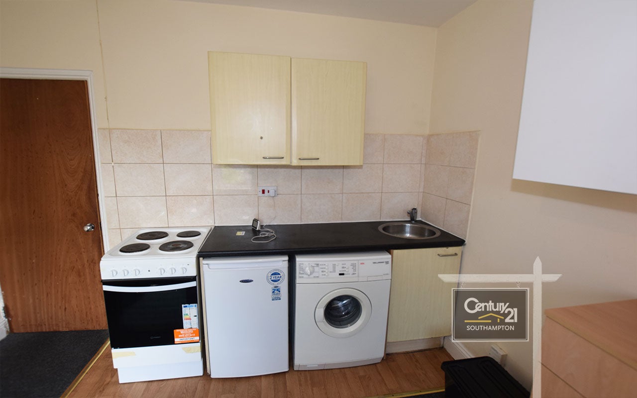 Flat Livingstone Road in Southampton