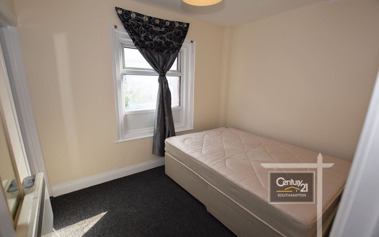 Flat Livingstone Road in Southampton