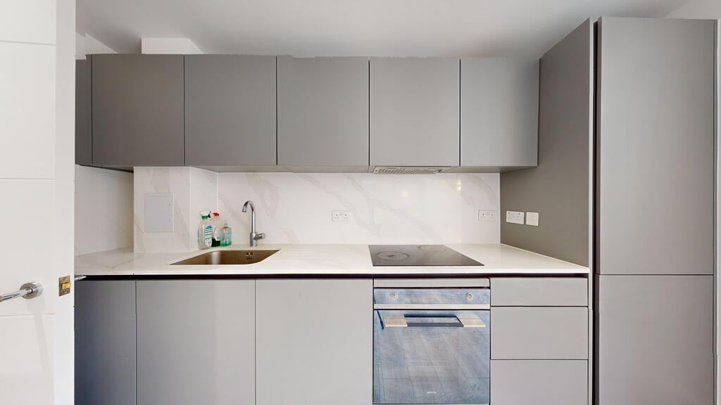 Flat Great West Road in Greater London