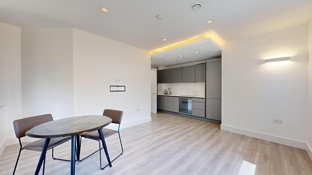 Flat Great West Road in Greater London