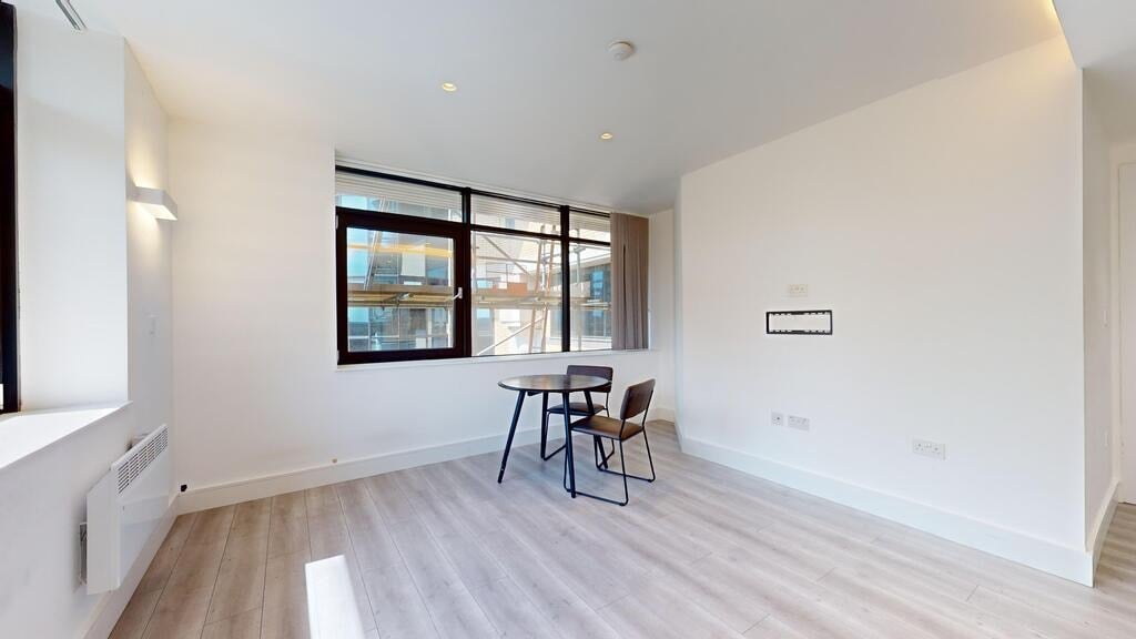 Flat Great West Road in Greater London