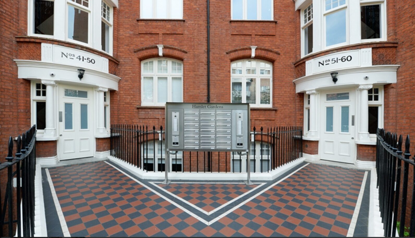 Flat Hamlet Gardens in Greater London
