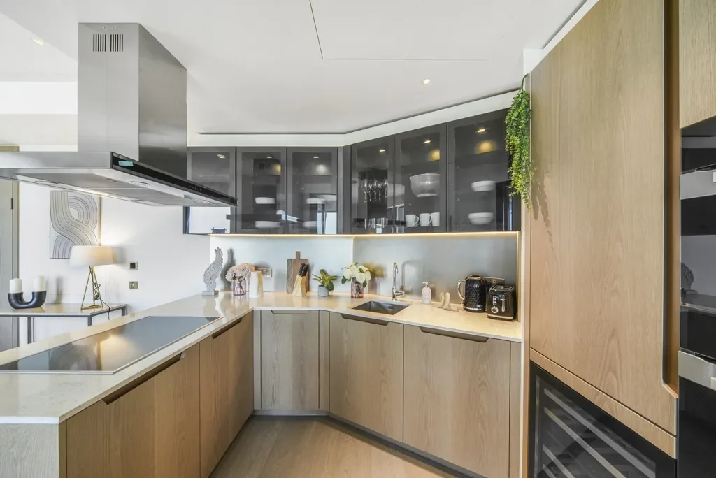 Flat Nine Elms Lane in Greater London