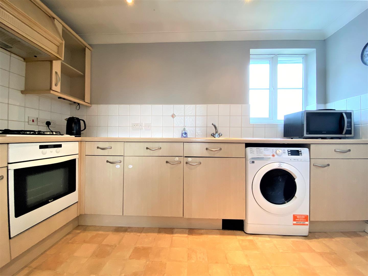 Flat Hubbards Close in Greater London