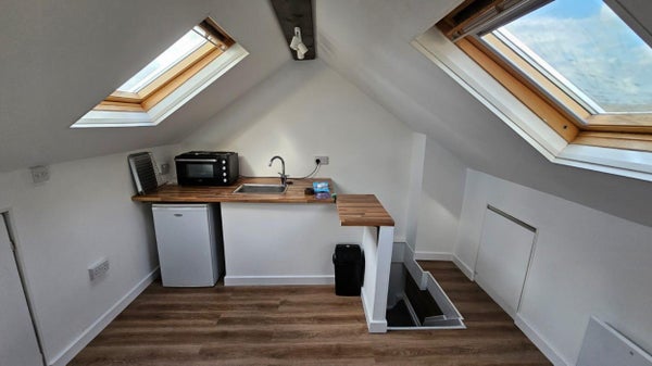 Flat Rosebank Avenue in London