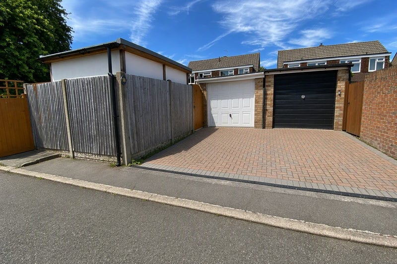 Room Wrington Close in Bristol