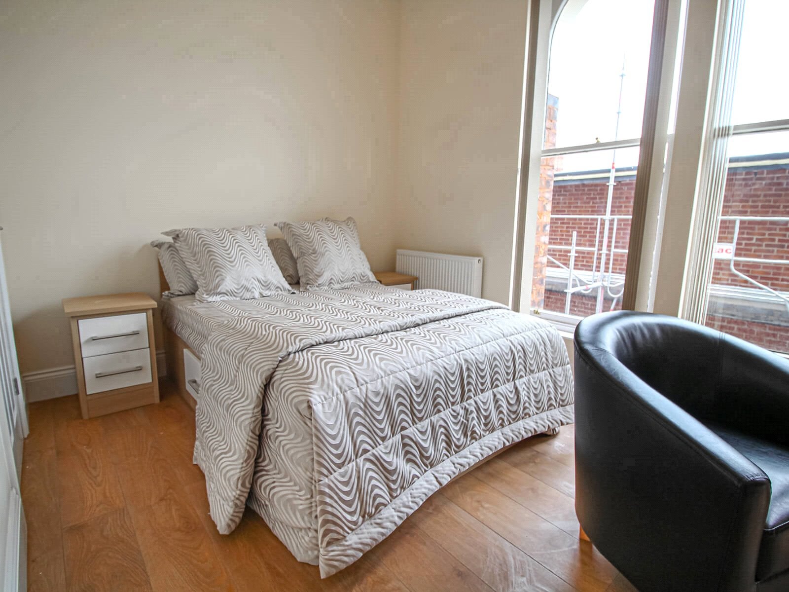 Flat Clarendon Road in Leeds