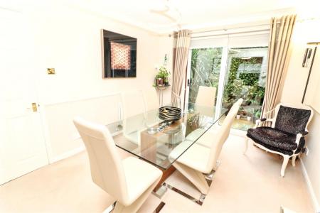 Flat Emmitt Close in Hertsmere