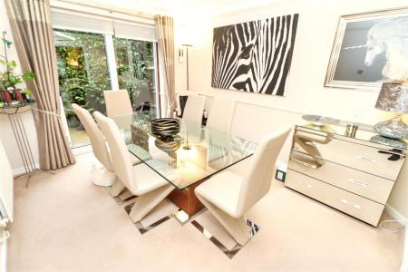 Flat Emmitt Close in Hertsmere