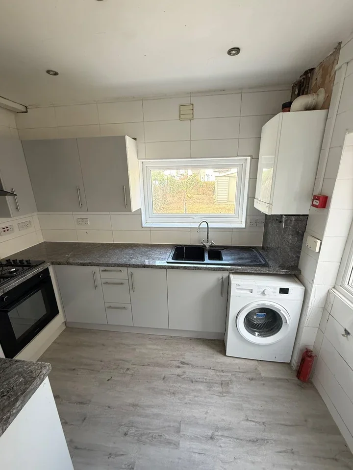 Room Quadrant Road in Greater London