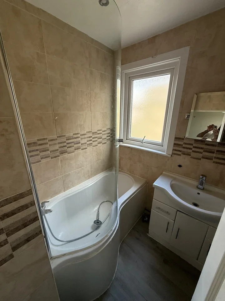 Room Quadrant Road in Greater London