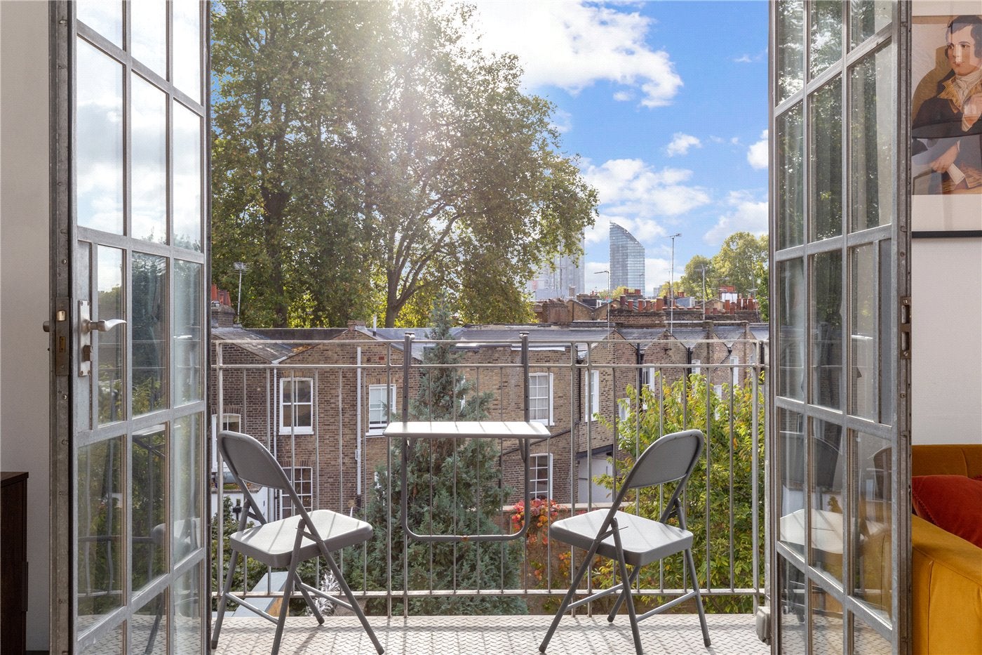 Flat Shepperton Road in Greater London