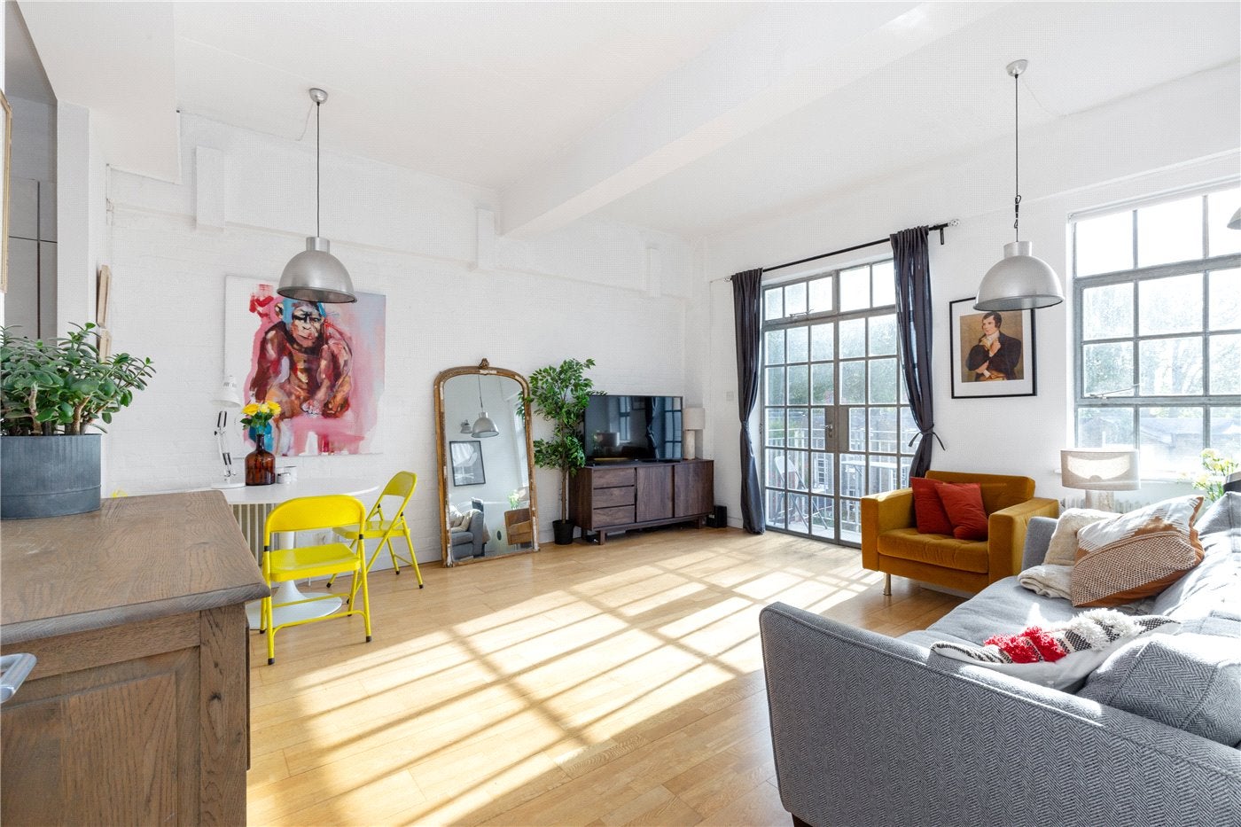Flat Shepperton Road in Greater London