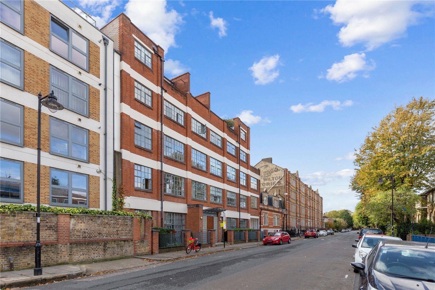 Flat Shepperton Road in Greater London