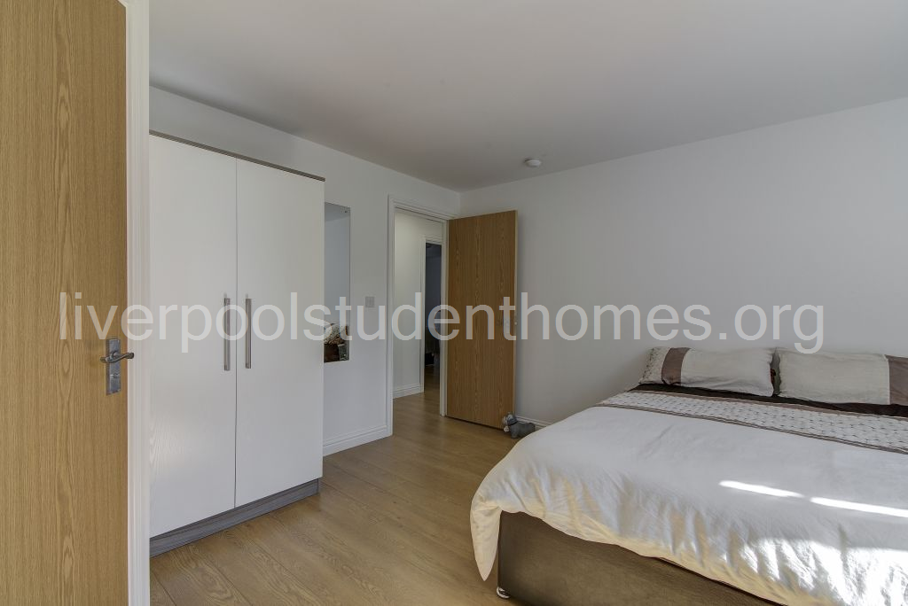 Room Shaw Street in Liverpool