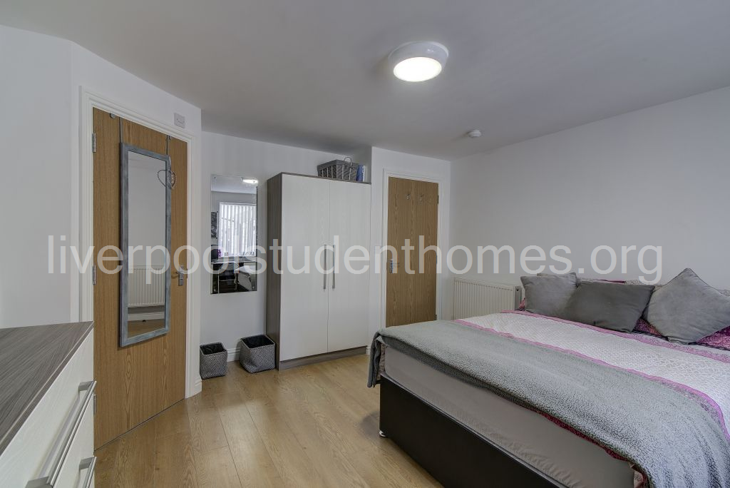 Room Shaw Street in Liverpool