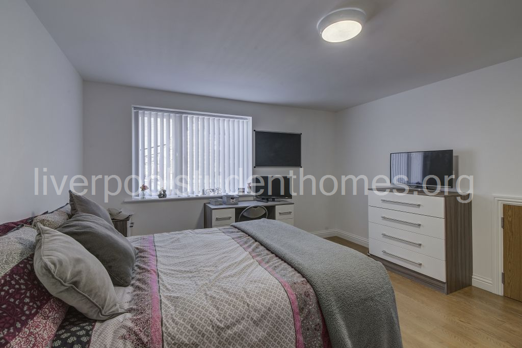 Room Shaw Street in Liverpool