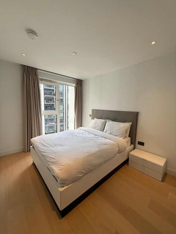 Room Fountain Park Way in Greater London
