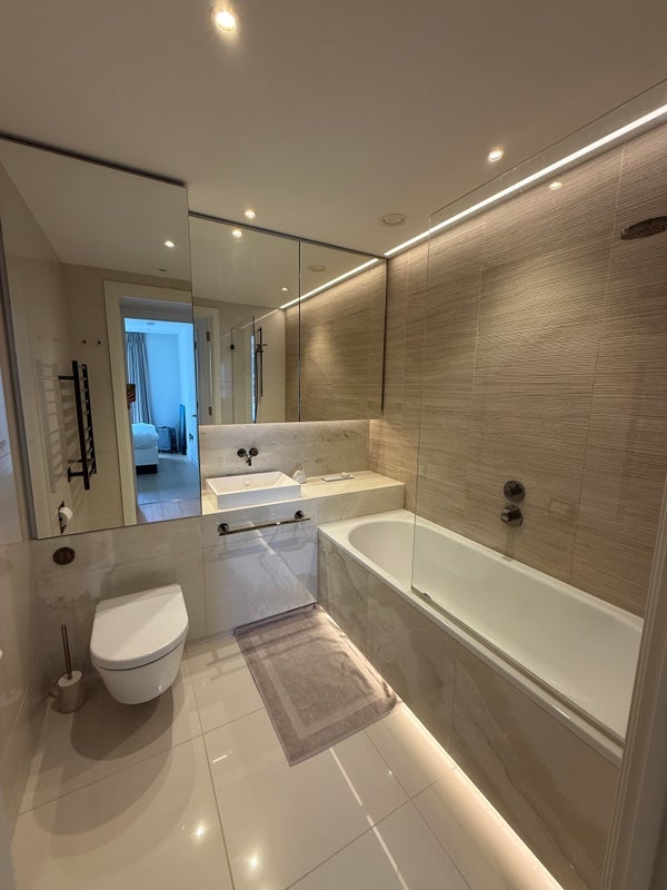 Room Fountain Park Way in Greater London