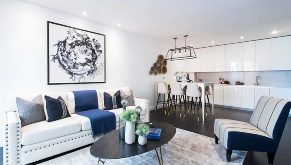 Flat Ponton Road in Greater London