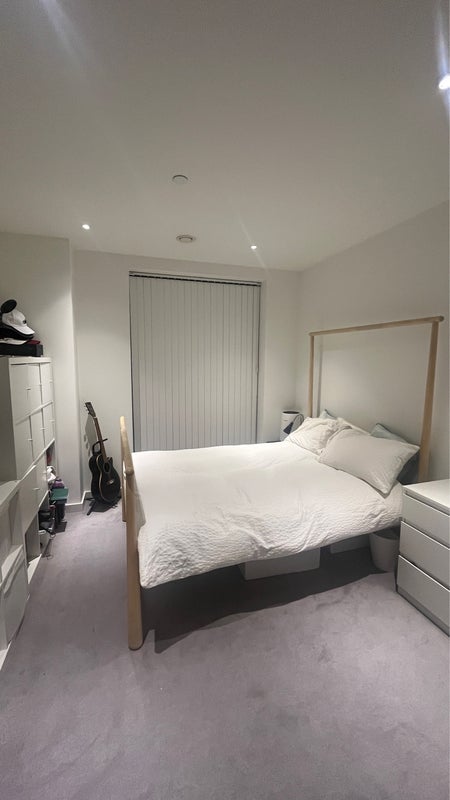 Room Devan Grove in Greater London