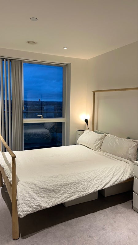 Room Devan Grove in Greater London