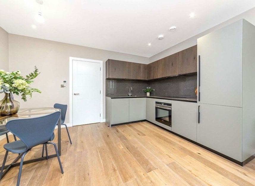 Flat Causton Road in Greater London